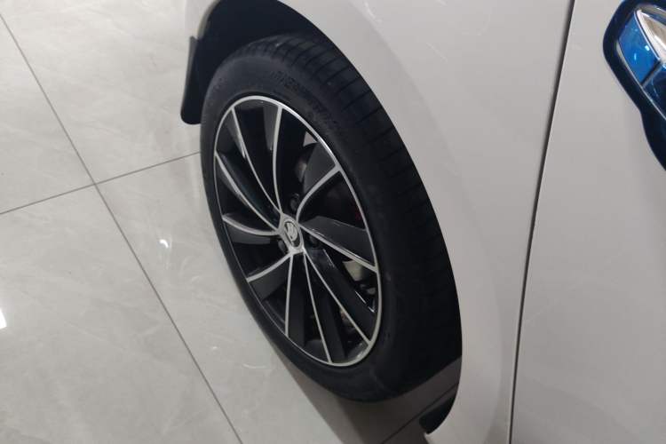 Used Skoda Octavia 2020 TSI280 DSG SmartDrive Luxury Edition Right Rear Wheel Hub