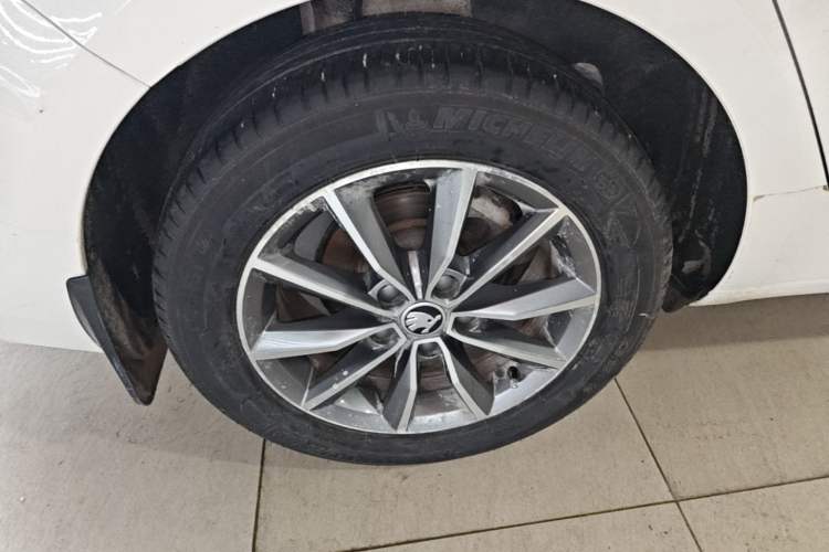 Used Skoda Octavia 2020 1.5L Automatic SmartDrive Luxury Edition Right Rear Wheel Hub