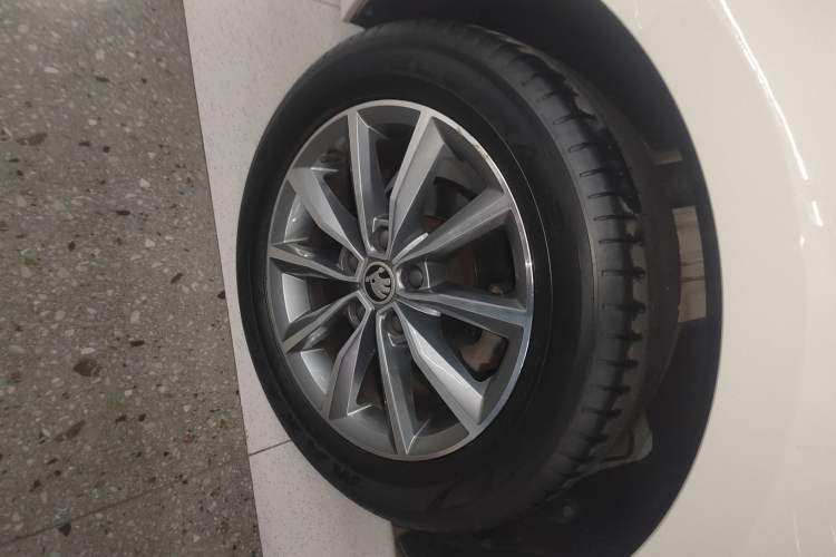 Used Skoda Octavia 2020 TSI230 DSG SmartDrive Luxury Edition Right Rear Wheel Hub