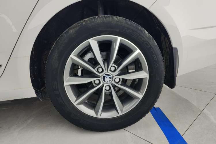 Used Skoda Octavia 2020 TSI230 DSG SmartDrive Luxury Edition Right Rear Wheel Hub