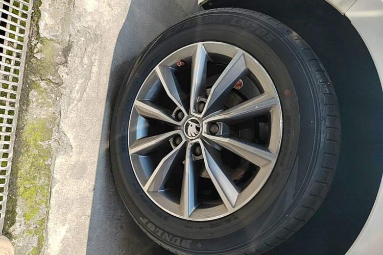 Used Skoda Octavia 2020 TSI230 DSG SmartDrive Luxury Edition Right Rear Wheel Hub