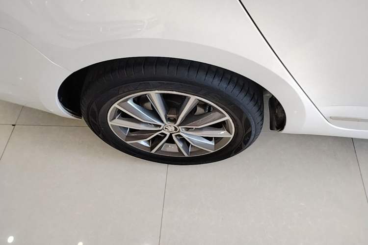 Used Skoda Octavia 2020 1.5L Automatic SmartDrive Luxury Edition Right Rear Wheel Hub
