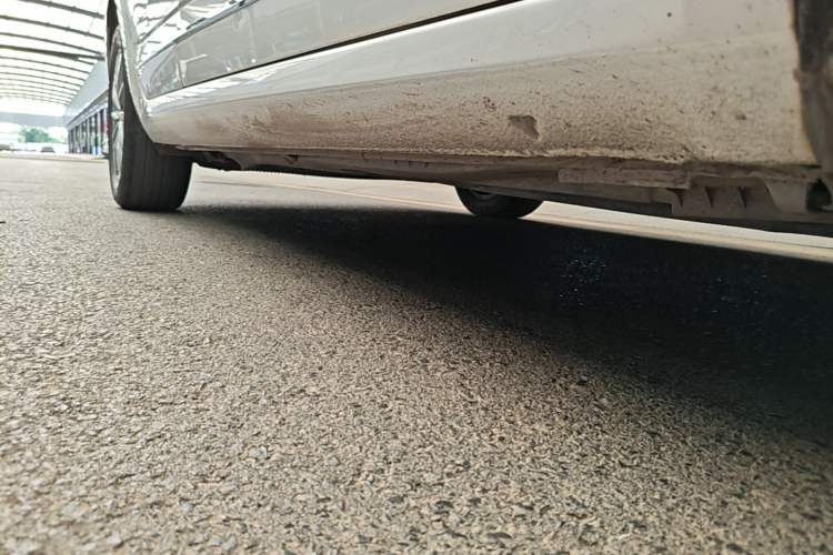 Used Skoda Octavia 2020 TSI230 DSG SmartDrive Luxury Edition Right Side Sill