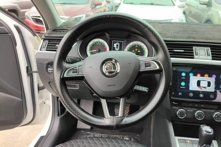 Used Skoda Octavia 2020 TSI230 DSG SmartDrive Luxury Edition Steering Wheel