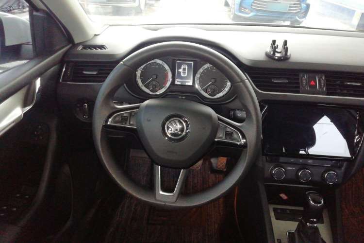 Used Skoda Octavia 2020 1.5L Automatic SmartDrive Luxury Edition Steering Wheel