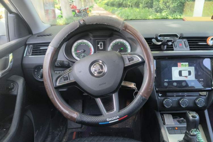 Used Skoda Octavia 2020 1.5L Automatic SmartDrive Luxury Edition Steering Wheel