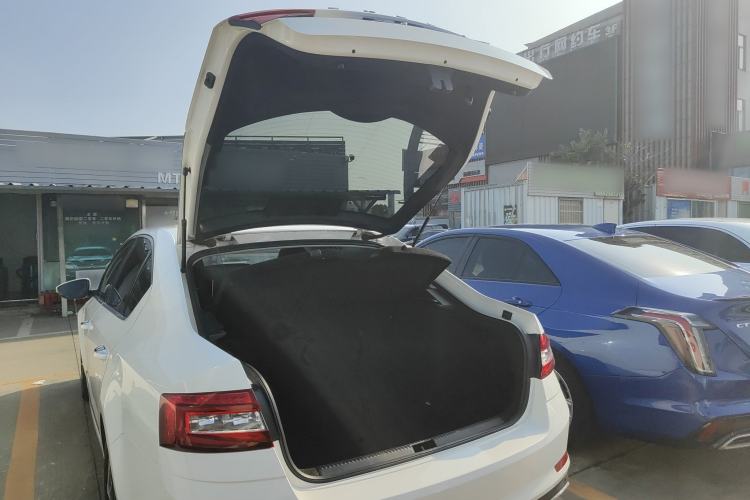Used Skoda Octavia 2020 1.5L Automatic SmartDrive Luxury Edition Trunk