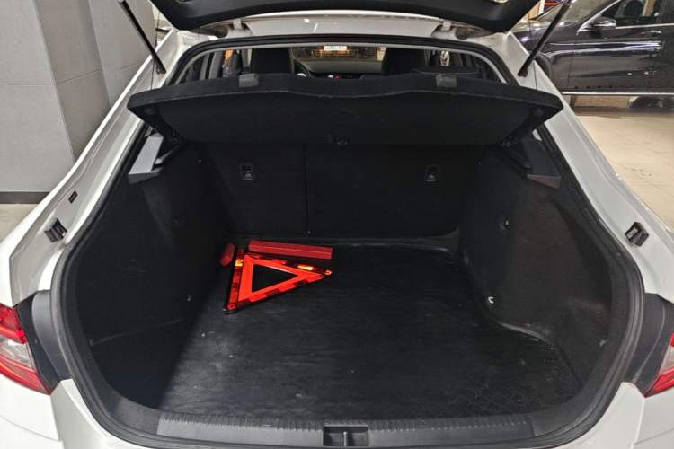 Used Skoda Octavia 2020 1.5L Automatic SmartDrive Luxury Edition Trunk
