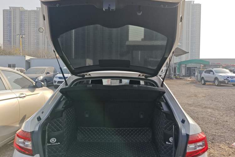 Used Skoda Octavia 2020 1.5L Automatic SmartDrive Comfort Edition Trunk