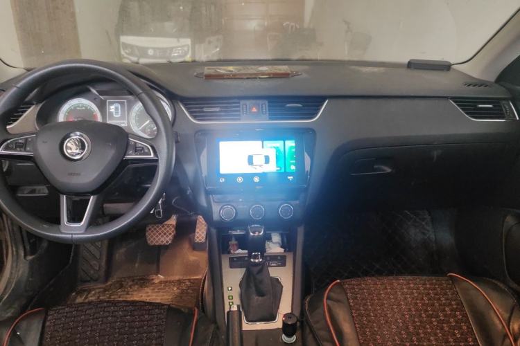 Used Skoda Octavia 2020 TSI230 DSG SmartDrive Luxury Edition Center Console