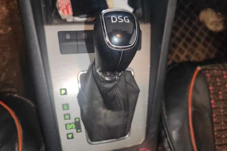 Used Skoda Octavia 2020 TSI230 DSG SmartDrive Luxury Edition Gear Lever