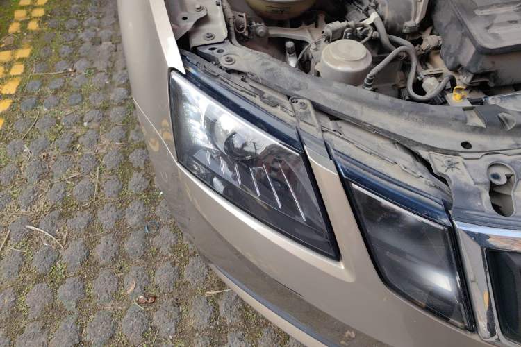 Used Skoda Octavia 2020 1.5L Automatic SmartDrive Comfort Edition Right Front Headlight