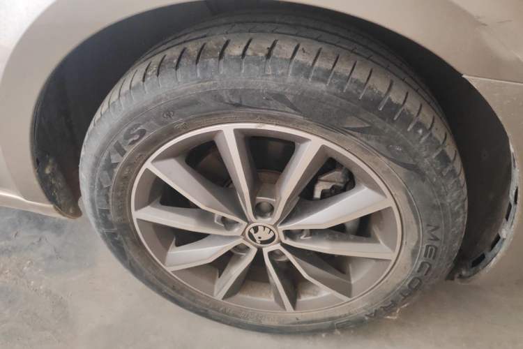 Used Skoda Octavia 2020 TSI230 DSG SmartDrive Luxury Edition Right Front Wheel Hub
