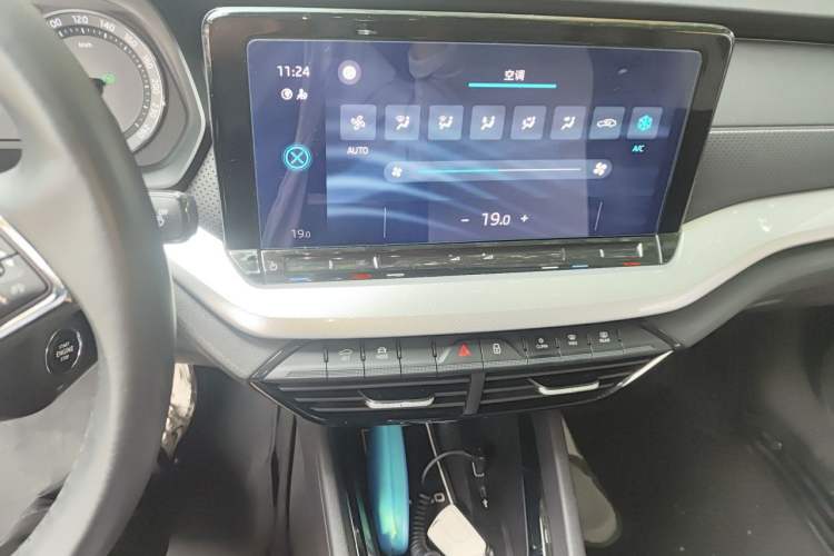 Used Skoda Octavia 2021 PRO TSI280 DSG Luxury Edition Audio And AC Panel