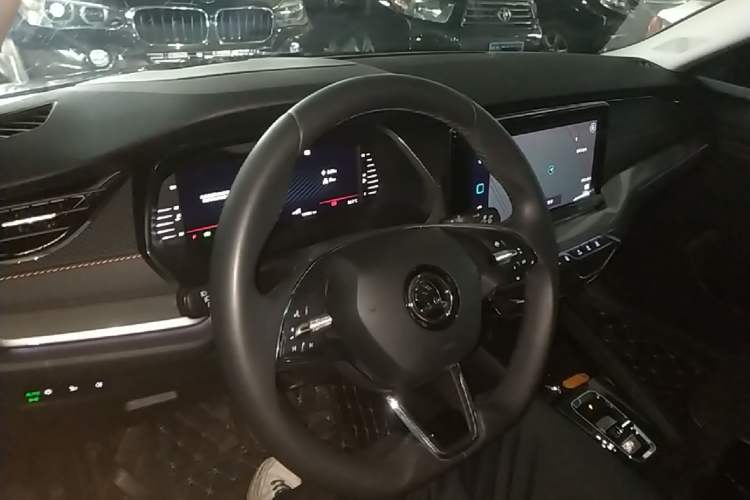 Used Skoda Octavia 2021 PRO TSI280 DSG Flagship Edition Center Console