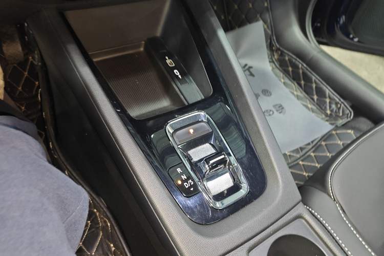 Used Skoda Octavia 2021 PRO TSI280 DSG Luxury Edition Gear Lever