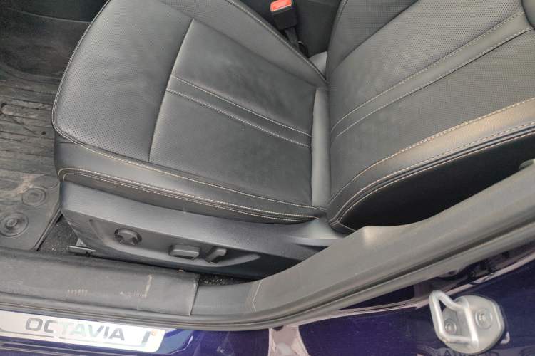 Used Skoda Octavia 2021 PRO TSI280 DSG Prestige Edition Interior 4