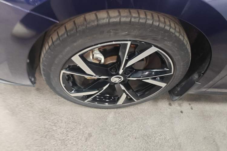 Used Skoda Octavia 2021 PRO TSI280 DSG Luxury Edition Left Front Wheel Hub