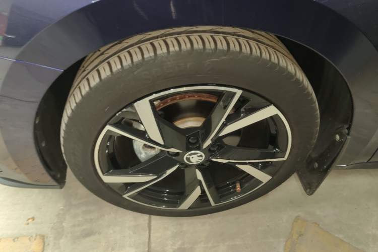 Used Skoda Octavia 2021 PRO TSI280 DSG Prestige Edition Left Front Wheel Hub