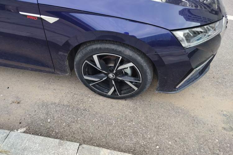 Used Skoda Octavia 2021 PRO TSI280 DSG Prestige Edition Right Front Wheel Hub