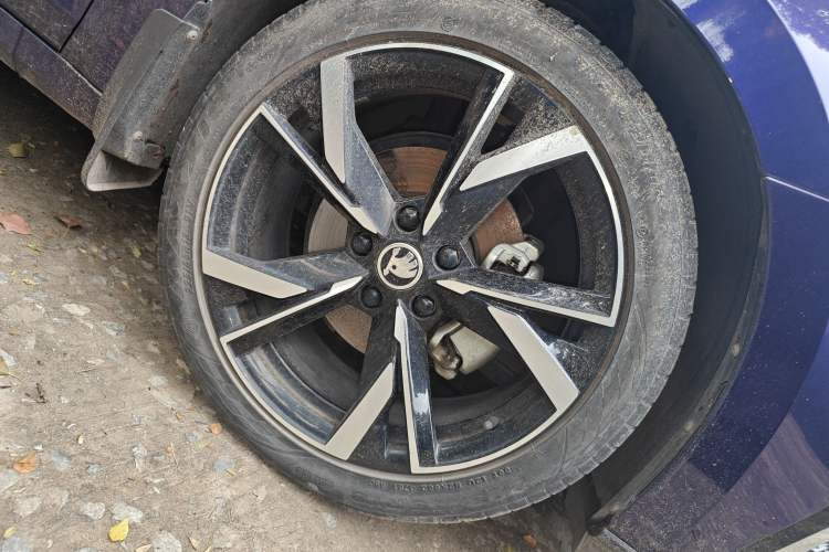 Used Skoda Octavia 2021 PRO TSI280 DSG Prestige Edition Right Front Wheel Hub