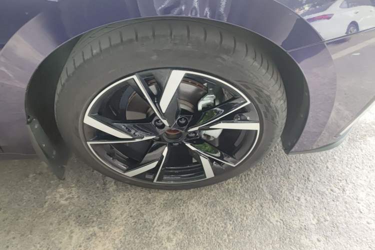 Used Skoda Octavia 2021 PRO TSI280 DSG Luxury Edition Right Front Wheel Hub