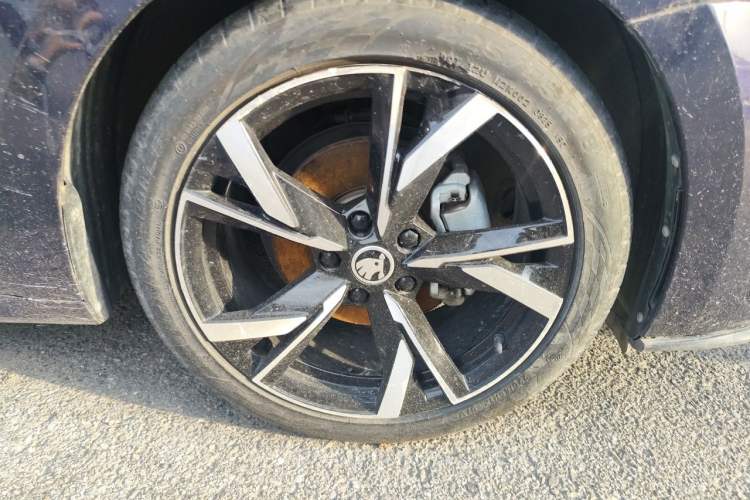 Used Skoda Octavia 2021 PRO TSI280 DSG Luxury Edition Right Front Wheel Hub