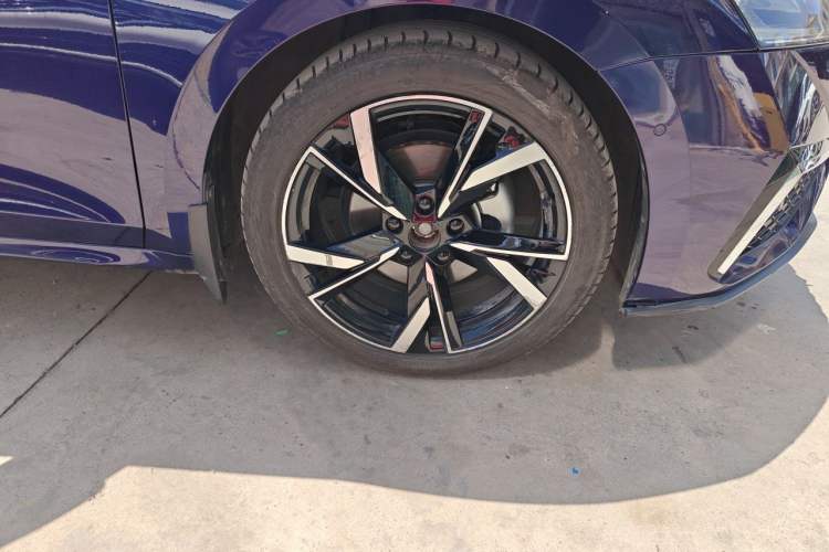 Used Skoda Octavia 2021 PRO TSI280 DSG Flagship Edition Right Front Wheel Hub