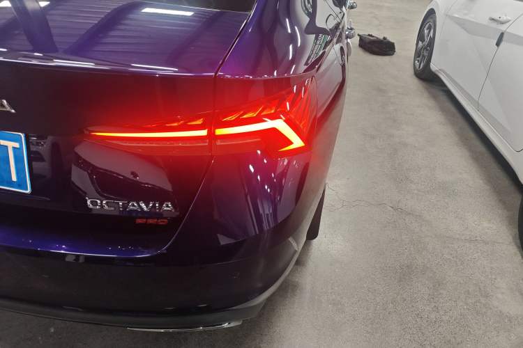 Used Skoda Octavia 2021 PRO TSI280 DSG Luxury Edition Right Rear Taillight