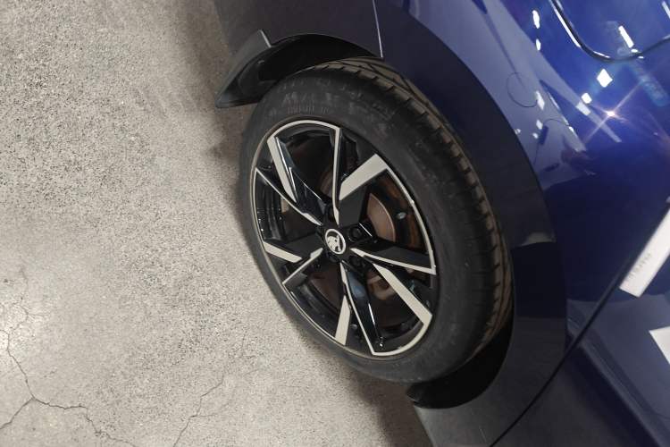 Used Skoda Octavia 2021 PRO TSI280 DSG Luxury Edition Right Rear Wheel Hub