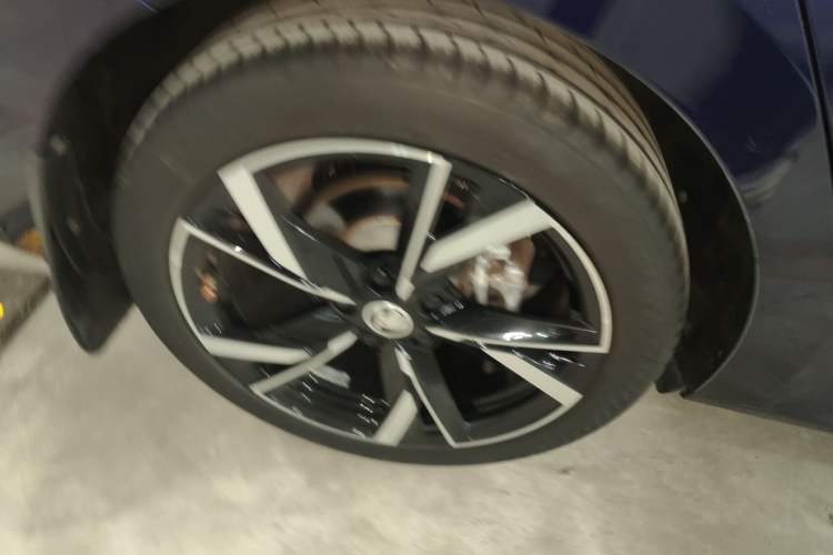 Used Skoda Octavia 2021 PRO TSI280 DSG Prestige Edition Right Rear Wheel Hub