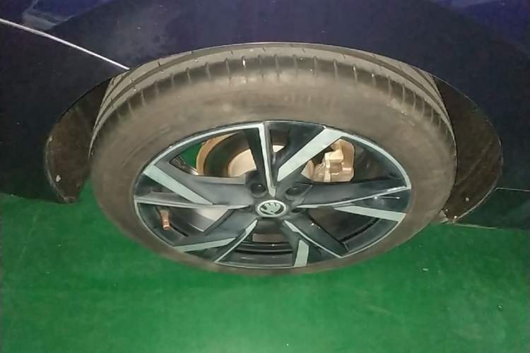 Used Skoda Octavia 2021 PRO TSI280 DSG Flagship Edition Right Rear Wheel Hub