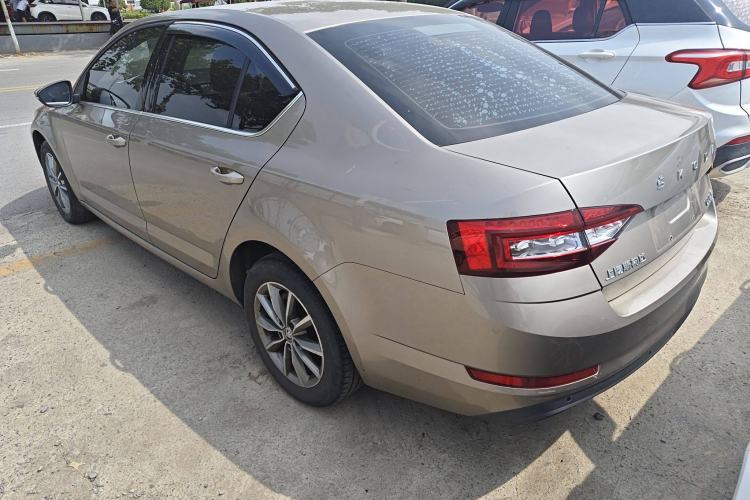 Used Skoda Octavia 2021 1.5L Automatic Comfort Edition Exterior 5
