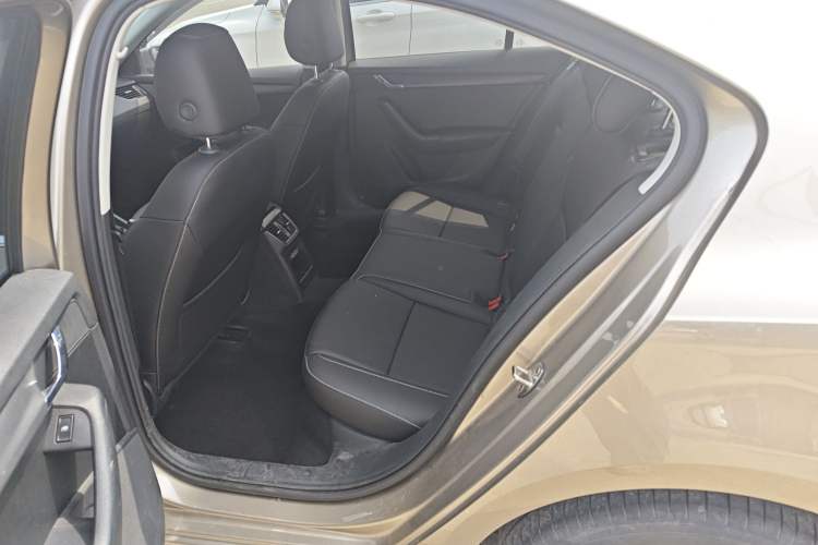 Used Skoda Octavia 2021 1.5L Automatic Comfort Edition Interior 1