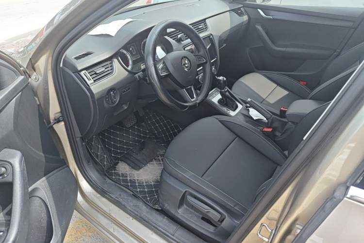 Used Skoda Octavia 2021 1.5L Automatic Comfort Edition Interior 2