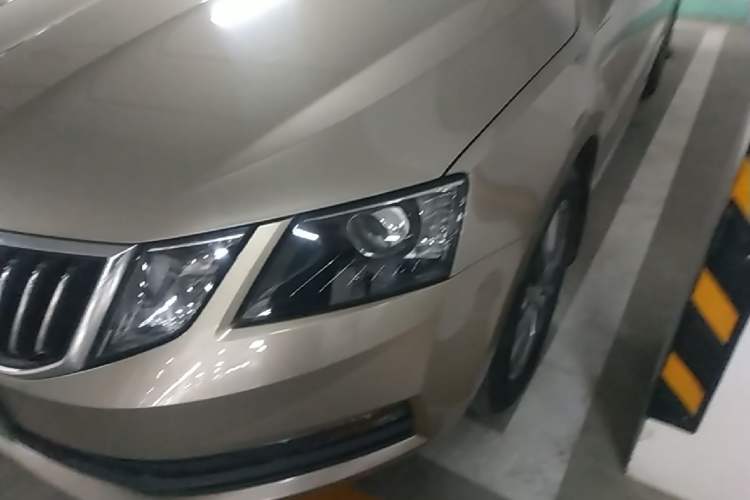 Used Skoda Octavia 2021 1.5L Automatic Comfort Edition Left Front Headlight