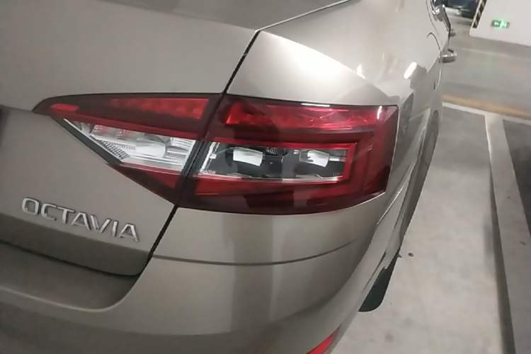 Used Skoda Octavia 2021 1.5L Automatic Comfort Edition Right Rear Taillight