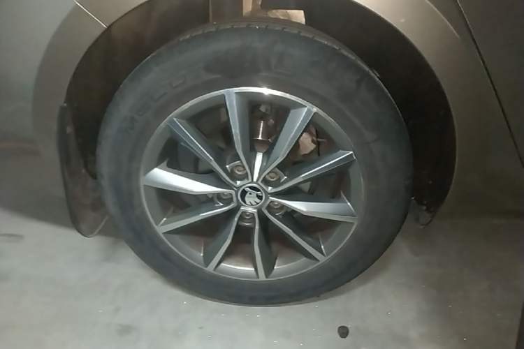 Used Skoda Octavia 2021 1.5L Automatic Comfort Edition Right Rear Wheel Hub