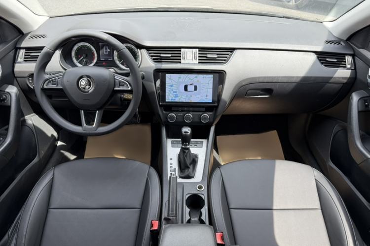 Used Skoda Octavia 2021 1.5L Automatic Comfort Edition Audio And AC Panel