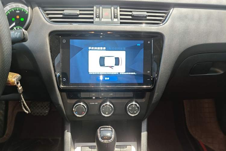 Used Skoda Octavia 2021 1.5L Automatic Comfort Edition Audio And AC Panel