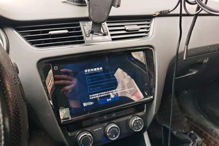 Used Skoda Octavia 2021 1.5L Automatic Comfort Edition Audio And AC Panel