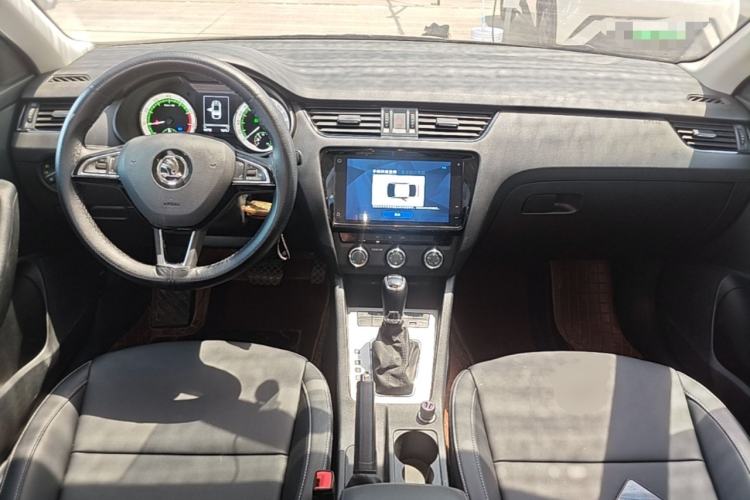 Used Skoda Octavia 2021 1.5L Automatic Comfort Edition Center Console