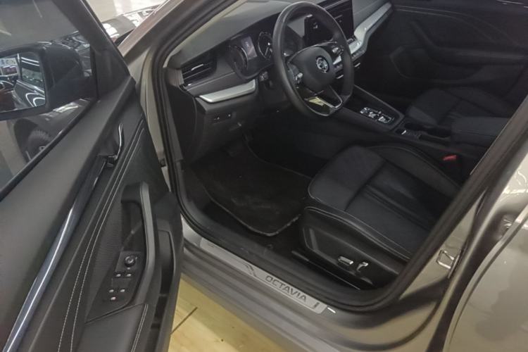Used Skoda Octavia 2021 PRO TSI280 DSG Luxury Edition Driver Seat