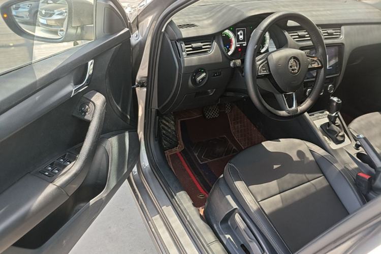 Used Skoda Octavia 2021 1.5L Automatic Comfort Edition Driver Seat