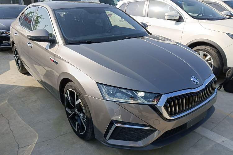Used Skoda Octavia 2021 PRO TSI280 DSG Luxury Edition Front Right 45 Deg