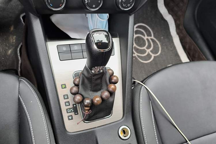 Used Skoda Octavia 2021 1.5L Automatic Comfort Edition Gear Lever