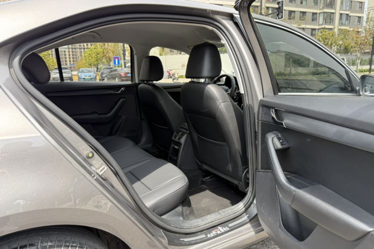 Used Skoda Octavia 2021 1.5L Automatic Comfort Edition Interior 2