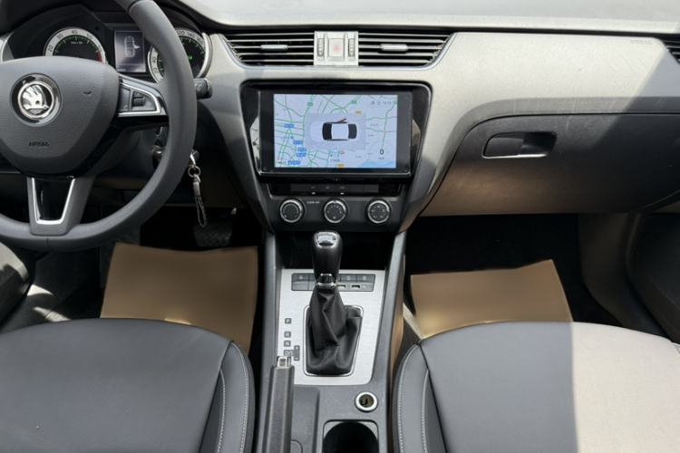 Used Skoda Octavia 2021 1.5L Automatic Comfort Edition Interior 8