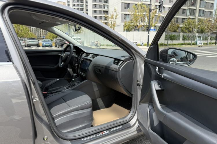 Used Skoda Octavia 2021 1.5L Automatic Comfort Edition Interior 9