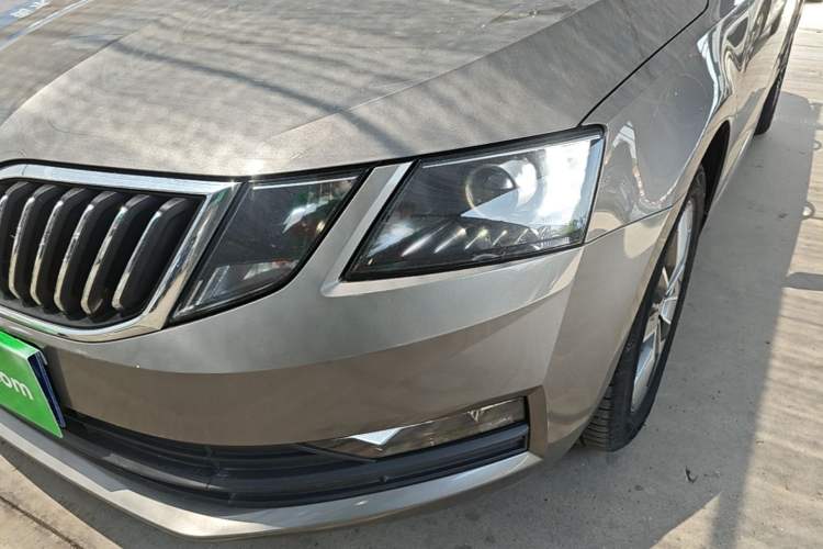 Used Skoda Octavia 2021 1.5L Automatic Comfort Edition Left Front Headlight